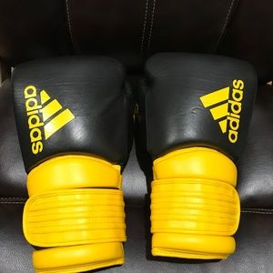 Adidas Hybrid 300 Boxing gloves